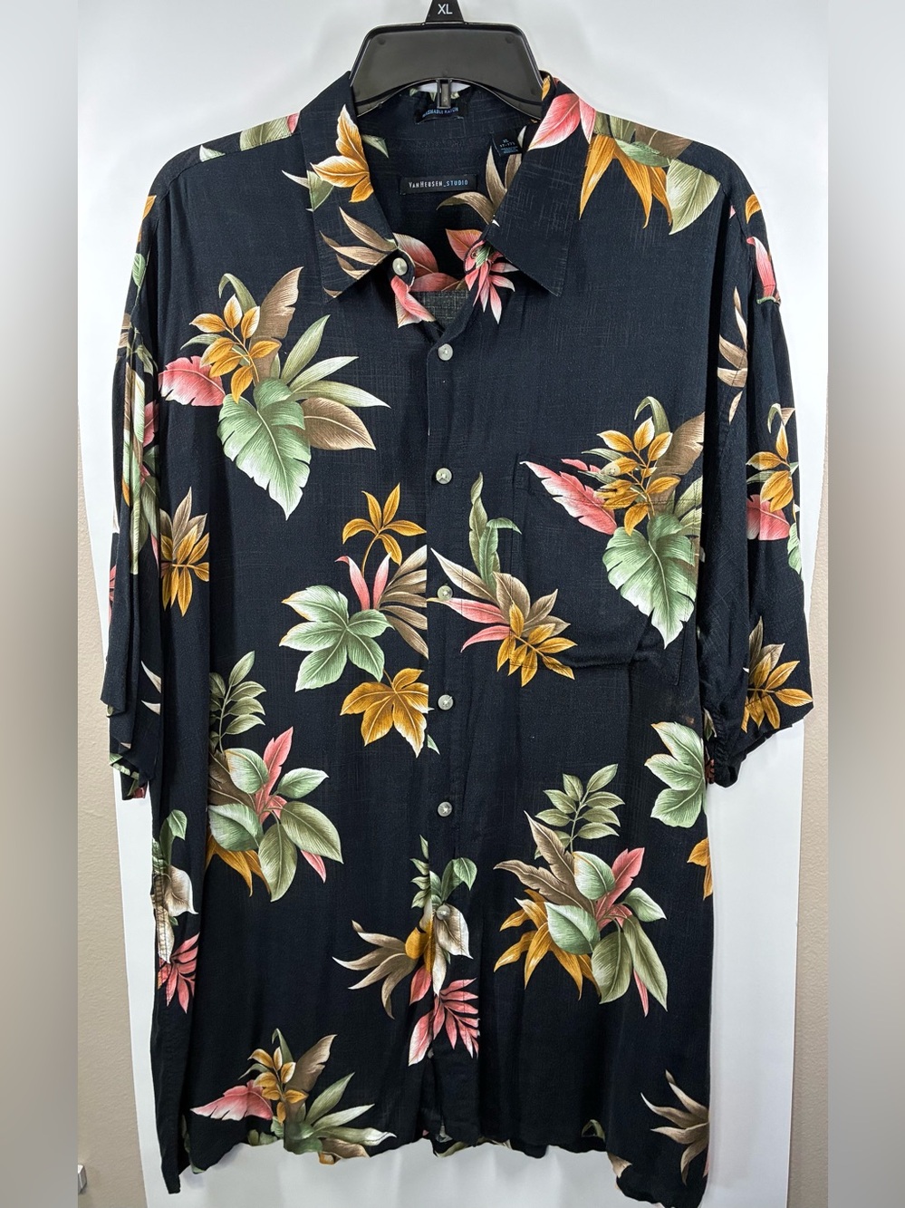 Van Heusen Studio Men's XL Hawaiian Shirt Tropical Floral
